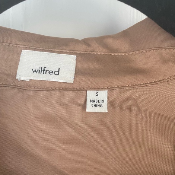 Wilfred Aritzia tie top in caramel. - Picture 4 of 5